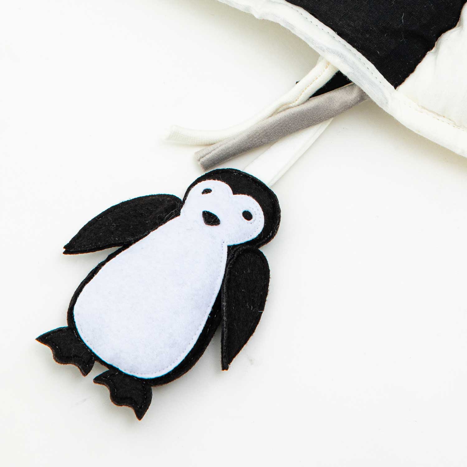 Contrast pendant