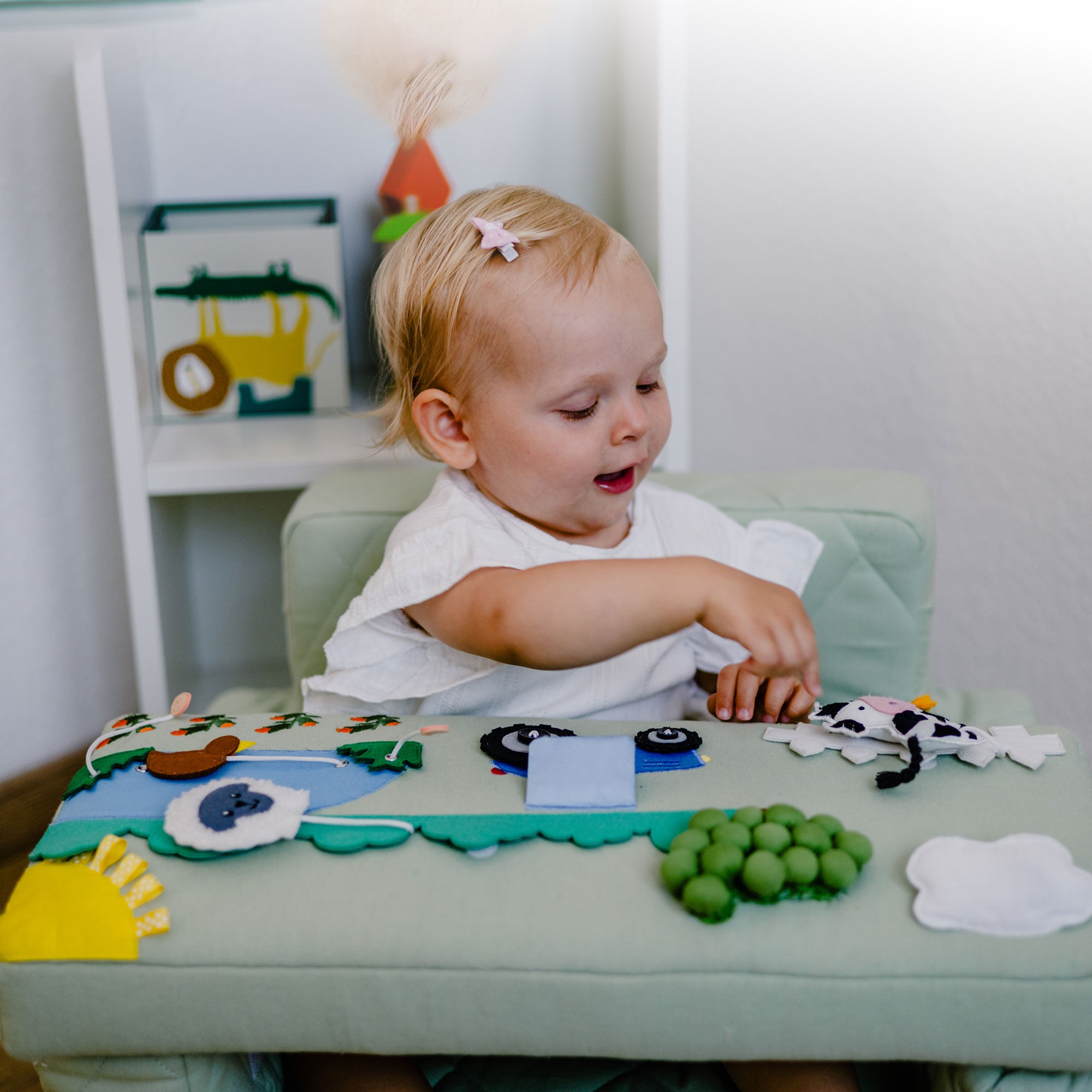 Activity armchair square Activity armchair Ecki green with farm cushion