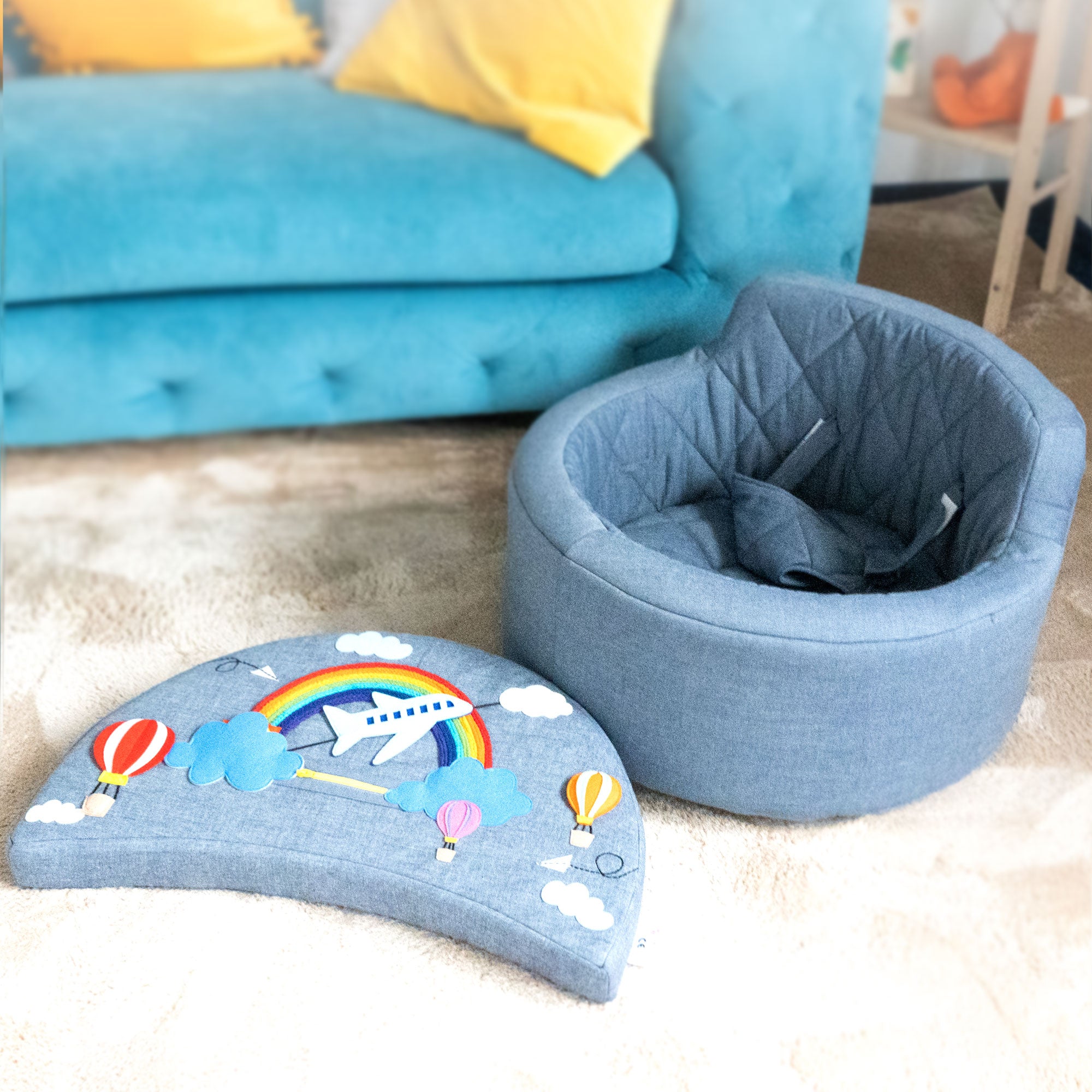 Activity chair round Activity chair Rondo blue with rainbow cushion