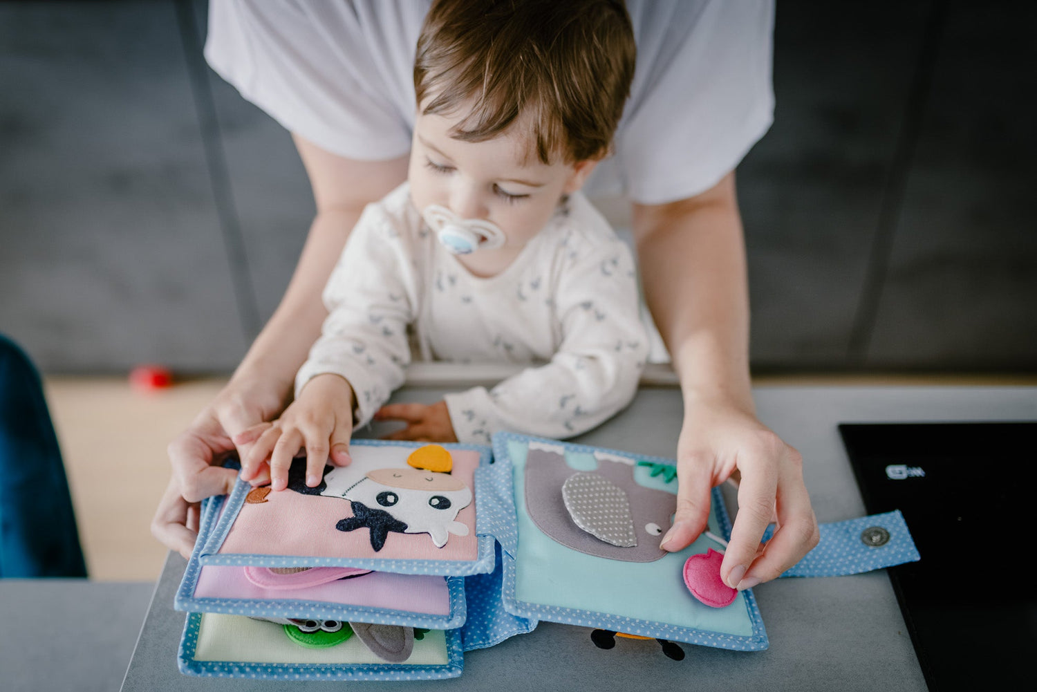 Montessori à la maison : 4 activités simples à faire avec son enfant